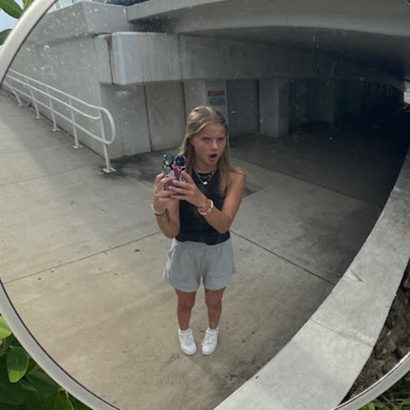 Meet your Posher, Kate - Picture 1 of 1